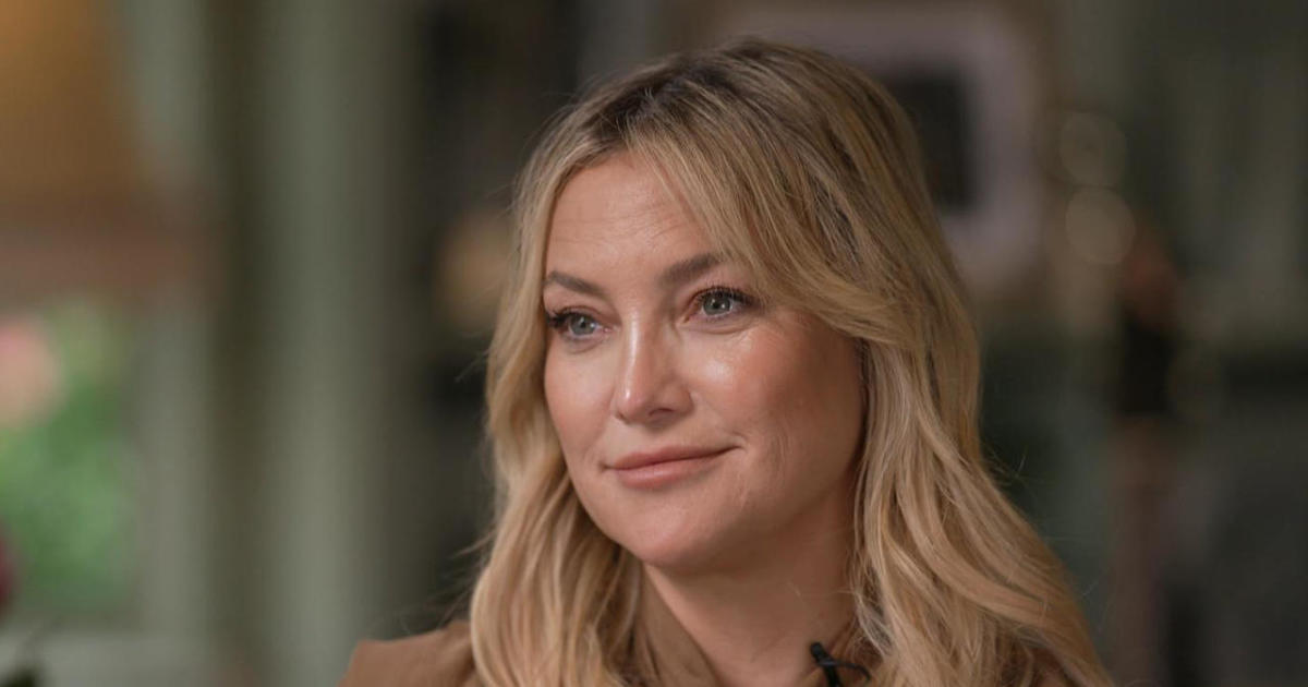 Kate Hudson says her relationship with her father, Bill Hudson, is 